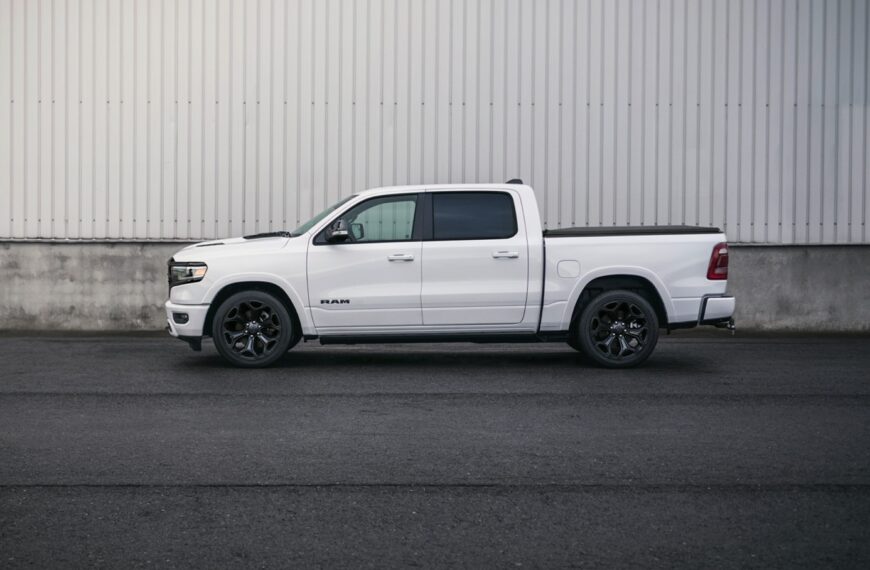 Efficient Dodge Ram 1500: High MPG and Power!