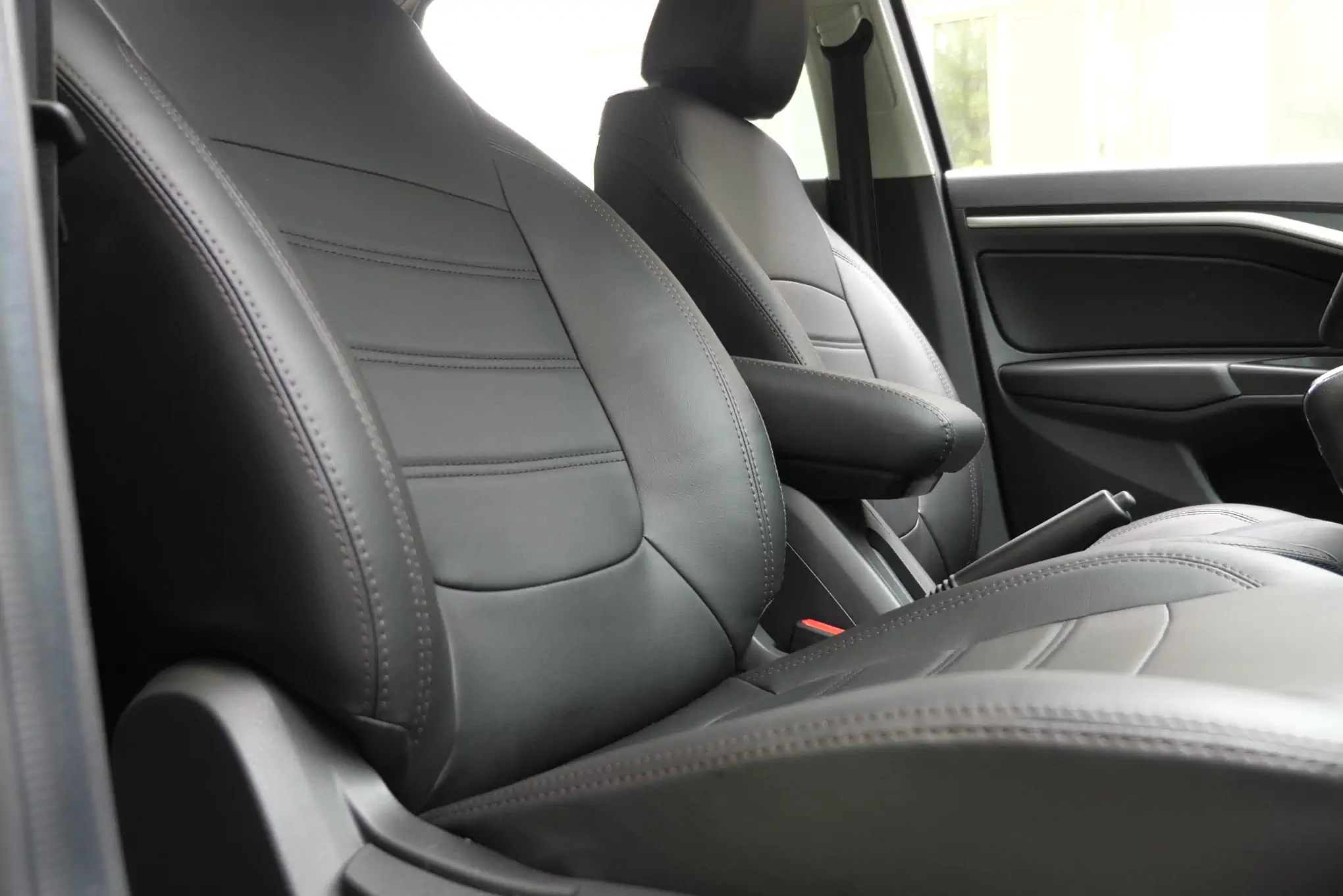 Enhance your Toyota Corolla 2014 with stylish car seat covers!