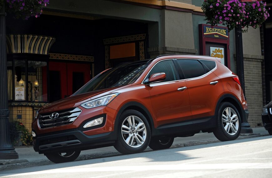Find the correct 2013 Hyundai Santa Fe tire size.