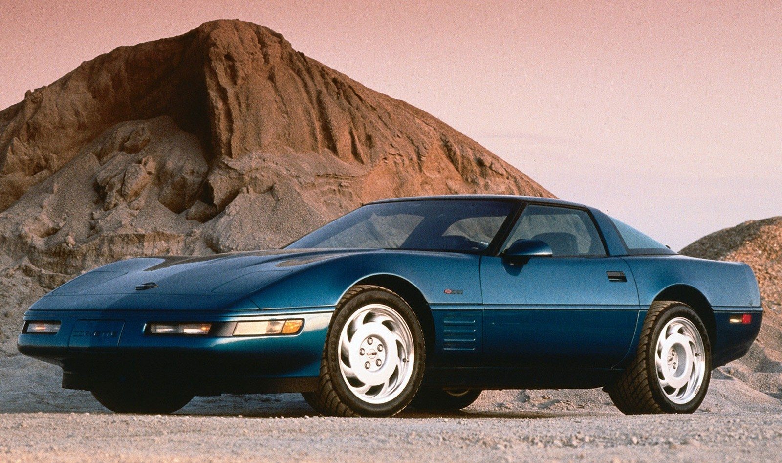 Unveiling the 1993 Chevy Corvette: A Marvel of Specs!
